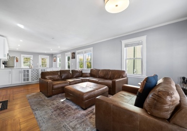 61 Broad St, Salem, Massachusetts 01970, 3 Bedrooms Bedrooms, 6 Rooms Rooms,2 BathroomsBathrooms,Residential,For Sale,Broad St,73324379