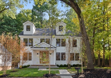 100 Varick Rd, Newton, Massachusetts 02468, 5 Bedrooms Bedrooms, 10 Rooms Rooms,5.5 BathroomsBathrooms,Residential,For Sale,Varick Rd,73324455