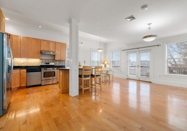 714 E 4th St, Boston, Massachusetts 02127, 2 Bedrooms Bedrooms, 4 Rooms Rooms,2 BathroomsBathrooms,Residential,For Sale,E 4th St,73324321