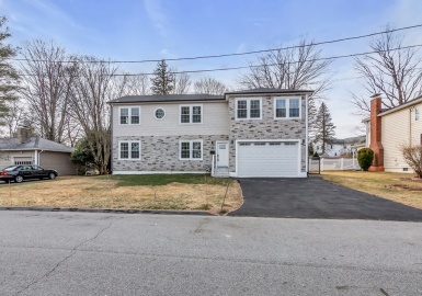 18 Elmcrest Rd, North Andover, Massachusetts 01845, 6 Bedrooms Bedrooms, 10 Rooms Rooms,3.5 BathroomsBathrooms,Residential,For Sale,Elmcrest Rd,73324554