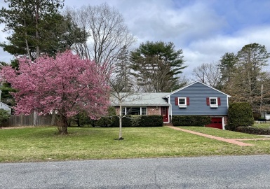 105 Parker Rd, Wellesley, Massachusetts 02482, 3 Bedrooms Bedrooms, 6 Rooms Rooms,2 BathroomsBathrooms,Residential Lease,For Rent,Parker Rd,73329108