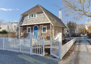 2 Daggett Lane, Provincetown, Massachusetts 02657, 2 Bedrooms Bedrooms, 4 Rooms Rooms,2 BathroomsBathrooms,Residential,For Sale,Daggett Lane,73334616