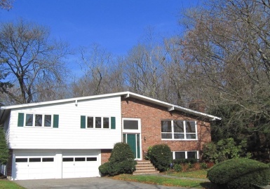 132 Brandeis Road, Newton, Massachusetts 02459, 4 Bedrooms Bedrooms, 9 Rooms Rooms,3 BathroomsBathrooms,Residential Lease,For Rent,Brandeis Road,73340371