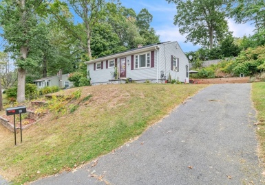 101 Regal St, Springfield, Massachusetts 01118, 3 Bedrooms Bedrooms, 5 Rooms Rooms,1 BathroomBathrooms,Residential,For Sale,Regal St,73340574