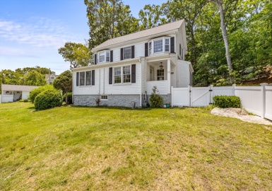 92 Atlantic Ave, Cohasset, Massachusetts 02025, 4 Bedrooms Bedrooms, 9 Rooms Rooms,2.5 BathroomsBathrooms,Residential Lease,For Rent,Atlantic Ave,73340932