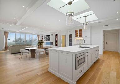 37 Farragut Rd, Boston, Massachusetts 02127, 3 Bedrooms Bedrooms, 7 Rooms Rooms,3 BathroomsBathrooms,Residential,For Sale,Farragut Rd,73341303