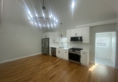 226 River St, Waltham, Massachusetts 02453, 2 Bedrooms Bedrooms, 6 Rooms Rooms,1 BathroomBathrooms,Residential Lease,For Rent,River St,73341550