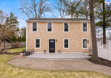 8 Winthrop Ave, Duxbury, Massachusetts 02332, 4 Bedrooms Bedrooms, 7 Rooms Rooms,2 BathroomsBathrooms,Residential,For Sale,Winthrop Ave,73348143
