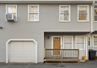 84 10th St, Lowell, Massachusetts 01850, 2 Bedrooms Bedrooms, 7 Rooms Rooms,1.5 BathroomsBathrooms,Residential,For Sale,Brown Maynard Townhomes Condo,10th St,73348579