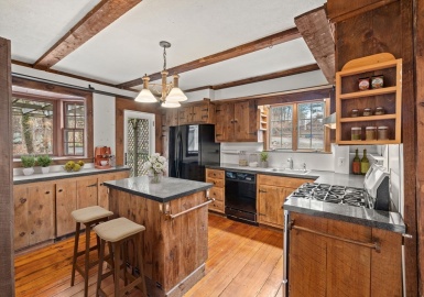 350 Essex Ave, Gloucester, Massachusetts 01930, 4 Bedrooms Bedrooms, 10 Rooms Rooms,2.5 BathroomsBathrooms,Residential,For Sale,Essex Ave,73353585