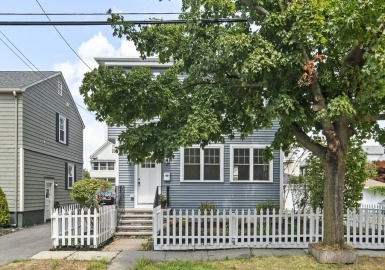 57 Yale St., Medford, Massachusetts 02155, 5 Bedrooms Bedrooms, 6 Rooms Rooms,3.5 BathroomsBathrooms,Residential Lease,For Rent,Yale St.,73356041