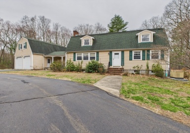 215 Stoney Lea Road, Dedham, Massachusetts 02026, 3 Bedrooms Bedrooms, 8 Rooms Rooms,4.5 BathroomsBathrooms,Residential Lease,For Rent,Stoney Lea Road,73356485
