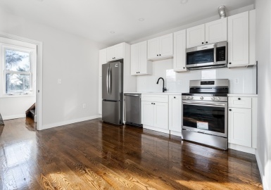 25 Courtland St., Everett, Massachusetts 02149, 3 Bedrooms Bedrooms, 7 Rooms Rooms,1 BathroomBathrooms,Residential Lease,For Rent,Courtland St.,73356687