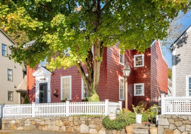 35 Central St, Manchester, Massachusetts 01944, 4 Bedrooms Bedrooms, 7 Rooms Rooms,2.5 BathroomsBathrooms,Residential,For Sale,Central St,73356411