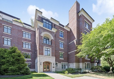 120 Seaver St, Brookline, Massachusetts 02445, 3 Bedrooms Bedrooms, 7 Rooms Rooms,2.5 BathroomsBathrooms,Residential,For Sale,Longyear At Fisher Hill Condominium,Seaver St,73356623