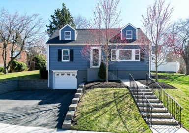 60 Everett Ave, Watertown, Massachusetts 02472, 4 Bedrooms Bedrooms, 6 Rooms Rooms,2.5 BathroomsBathrooms,Residential,For Sale,Everett Ave,73356833