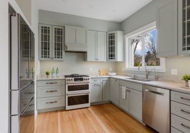 14 Center St, Watertown, Massachusetts 02472, 5 Bedrooms Bedrooms, 7 Rooms Rooms,2.5 BathroomsBathrooms,Residential,For Sale,Center St,73357181