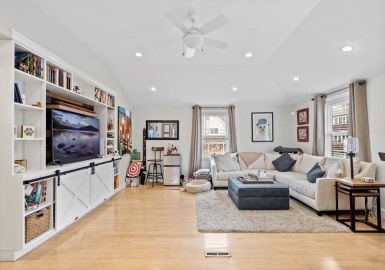 64 Ashland St, Boston, Massachusetts 02122, 2 Bedrooms Bedrooms, 4 Rooms Rooms,1 BathroomBathrooms,Residential Lease,For Rent,Ashland St,73359453