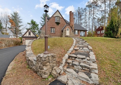 24 Jackson Park, Gardner, Massachusetts 01440, 4 Bedrooms Bedrooms, 9 Rooms Rooms,3.5 BathroomsBathrooms,Residential,For Sale,Jackson Park,73359577