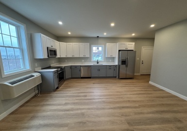 164 Elm, Fall River, Massachusetts 02720, 3 Bedrooms Bedrooms, 5 Rooms Rooms,1 BathroomBathrooms,Residential Lease,For Rent,Elm,73359948