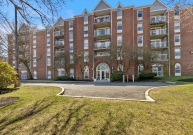 200 Captains Row, Chelsea, Massachusetts 02150, 2 Bedrooms Bedrooms, 5 Rooms Rooms,2 BathroomsBathrooms,Residential,For Sale,Captains Row,73360420