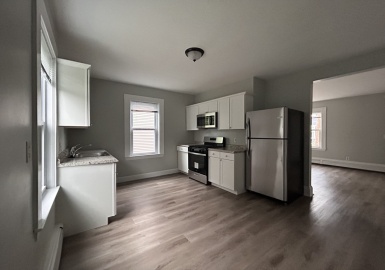 6 Swetts Ct, Watertown, Massachusetts 02472, 4 Bedrooms Bedrooms, 8 Rooms Rooms,1.5 BathroomsBathrooms,Residential Lease,For Rent,Swetts Ct,73360501