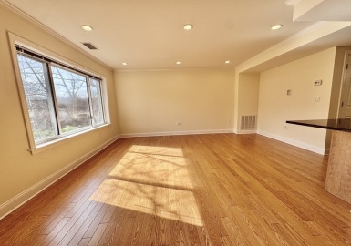 585 Vfw Parkway, Brookline, Massachusetts 02467, 1 Bedroom Bedrooms, 3 Rooms Rooms,1 BathroomBathrooms,Residential Lease,For Rent,Vfw Parkway,73360593