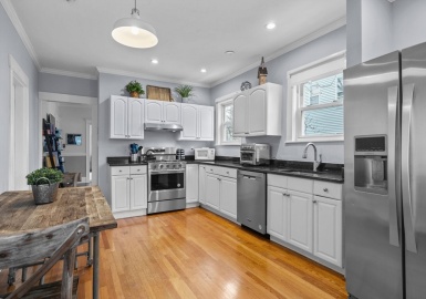 102-A Grant St, Somerville, Massachusetts 02145, 2 Bedrooms Bedrooms, 5 Rooms Rooms,1 BathroomBathrooms,Residential,For Sale,Grant St,73360632