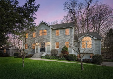 4 Barberry Ln, West Newbury, Massachusetts 01985, 4 Bedrooms Bedrooms, 13 Rooms Rooms,3.5 BathroomsBathrooms,Residential,For Sale,Barberry Ln,73360668