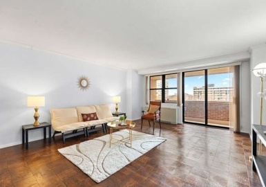 2 Hawthorne Pl, Boston, Massachusetts 02114, 2 Bedrooms Bedrooms, 5 Rooms Rooms,2 BathroomsBathrooms,Residential,For Sale,Hawthorne Place Condominium,Hawthorne Pl,73360836