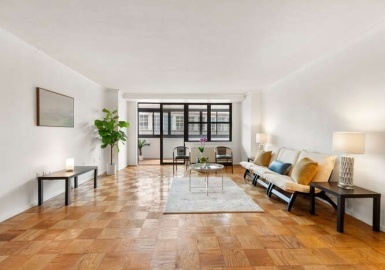 2 Hawthorne Pl, Boston, Massachusetts 02114, 2 Bedrooms Bedrooms, 5 Rooms Rooms,2 BathroomsBathrooms,Residential,For Sale,Hawthorne Place Condominium,Hawthorne Pl,73360839
