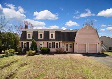 58 Revere Road, Woburn, Massachusetts 01801, 5 Bedrooms Bedrooms, 8 Rooms Rooms,2.5 BathroomsBathrooms,Residential Lease,For Rent,Revere Road,73361041
