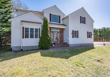 2 Centerville Ave, Barnstable, Massachusetts 02632, 4 Bedrooms Bedrooms, 7 Rooms Rooms,3.5 BathroomsBathrooms,Residential,For Sale,Centerville Ave,73361453
