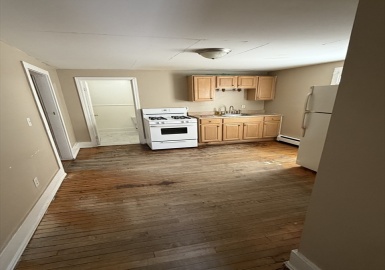 254-256 Washington St, Haverhill, Massachusetts 01832, 1 Bedroom Bedrooms, 4 Rooms Rooms,1 BathroomBathrooms,Residential Lease,For Rent,Washington St,73362183