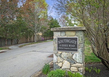 6 Essex Road, Ipswich, Massachusetts 01938, 2 Bedrooms Bedrooms, 5 Rooms Rooms,2.5 BathroomsBathrooms,Residential,For Sale,Southgate,Essex Road,73366458
