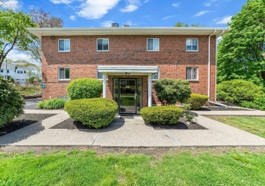 211 West St, Quincy, Massachusetts 02169, 2 Bedrooms Bedrooms, 4 Rooms Rooms,2 BathroomsBathrooms,Residential,For Sale,West St,73366559