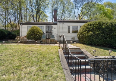 318 Austin St, Newton, Massachusetts 02465, 3 Bedrooms Bedrooms, 6 Rooms Rooms,2 BathroomsBathrooms,Residential,For Sale,Austin St,73366653