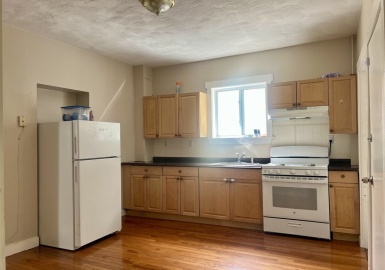 11 Hutchinsons Ct, Lynn, Massachusetts 01902, 3 Bedrooms Bedrooms, 5 Rooms Rooms,1 BathroomBathrooms,Residential Lease,For Rent,Hutchinsons Ct,73368001