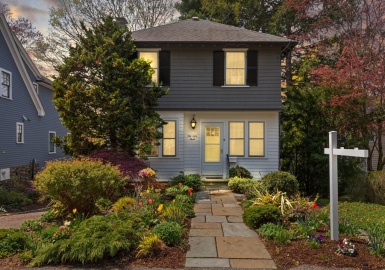 9 Lewis Street, Newton, Massachusetts 02458, 4 Bedrooms Bedrooms, 8 Rooms Rooms,1.5 BathroomsBathrooms,Residential,For Sale,Lewis Street,73369450