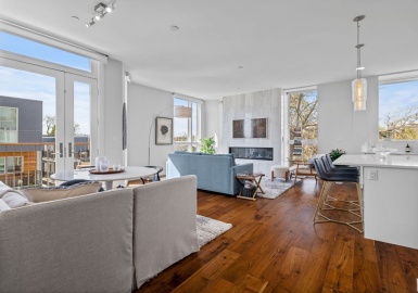 815 East Fifth Street, Boston, Massachusetts 02127, 2 Bedrooms Bedrooms, 5 Rooms Rooms,2 BathroomsBathrooms,Residential,For Sale,East Fifth Street,73369584