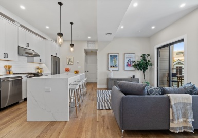 121 Washington, Somerville, Massachusetts 02143, 2 Bedrooms Bedrooms, 5 Rooms Rooms,2 BathroomsBathrooms,Residential,For Sale,Washington,73369607