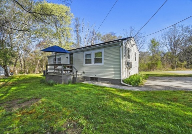 18 Dewey Avenue, Rehoboth, Massachusetts 02769, 2 Bedrooms Bedrooms, 4 Rooms Rooms,1 BathroomBathrooms,Residential,For Sale,Dewey Avenue,73370592