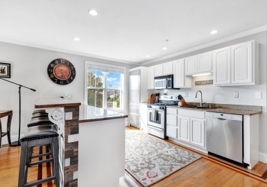 39 Dorchester St, Boston, Massachusetts 02127, 2 Bedrooms Bedrooms, 5 Rooms Rooms,2 BathroomsBathrooms,Residential,For Sale,Dorchester St,73370503