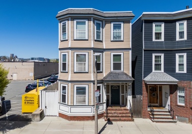 714 E 4th St, Boston, Massachusetts 02127, 2 Bedrooms Bedrooms, 4 Rooms Rooms,2 BathroomsBathrooms,Residential,For Sale,E 4th St,73370623