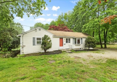 203 High St, Hingham, Massachusetts 02043, 3 Bedrooms Bedrooms, 6 Rooms Rooms,2 BathroomsBathrooms,Residential,For Sale,High St,73370786