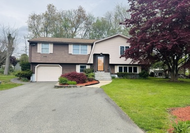 10 Hamman Cir, Avon, Massachusetts 02322, 3 Bedrooms Bedrooms, 5 Rooms Rooms,1.5 BathroomsBathrooms,Residential Lease,For Rent,Hamman Cir,73371744