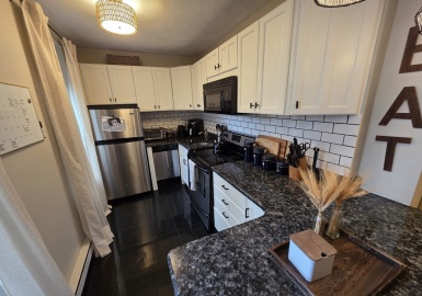 8 Battery St, Boston, Massachusetts 02109, 1 Bedroom Bedrooms, 2 Rooms Rooms,1 BathroomBathrooms,Residential,For Sale,Battery St,73371810