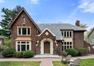 17 Chestnut Hill Ter, Newton, Massachusetts 02467, 5 Bedrooms Bedrooms, 10 Rooms Rooms,5.5 BathroomsBathrooms,Residential Lease,For Rent,Chestnut Hill Ter,73372296