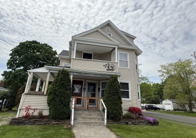 32 Prospect St, Westfield, Massachusetts 01085, 2 Bedrooms Bedrooms, 5 Rooms Rooms,1 BathroomBathrooms,Residential Lease,For Rent,Prospect St,73372293