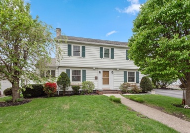 8 Bay State Rd, Worcester, Massachusetts 01606, 4 Bedrooms Bedrooms, 9 Rooms Rooms,2 BathroomsBathrooms,Residential,For Sale,Bay State Rd,73372328